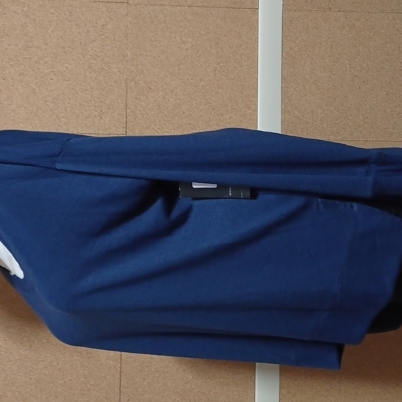 AVIA LONG SLEEVE SOFT TEE SIZE XL (16-18) IN A BEAUTIFUL SOFT BLUE - Picture 4 of 8